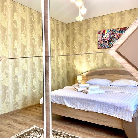 Apartpoltava: Central 2-Room Apartment with Panoramic Balcony Exterior photo