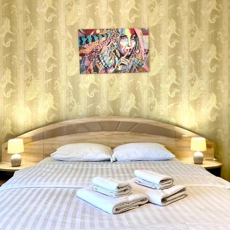 Apartpoltava: Central 2-Room Apartment with Panoramic Balcony Exterior photo