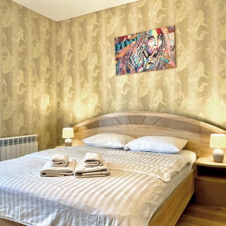 Apartpoltava: Central 2-Room Apartment with Panoramic Balcony Exterior photo