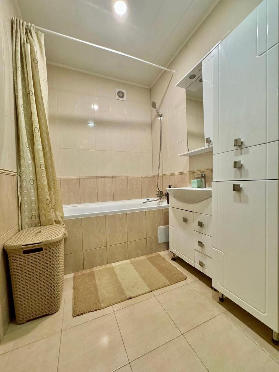 Apartpoltava: Central 2-Room Apartment with Panoramic Balcony Exterior photo